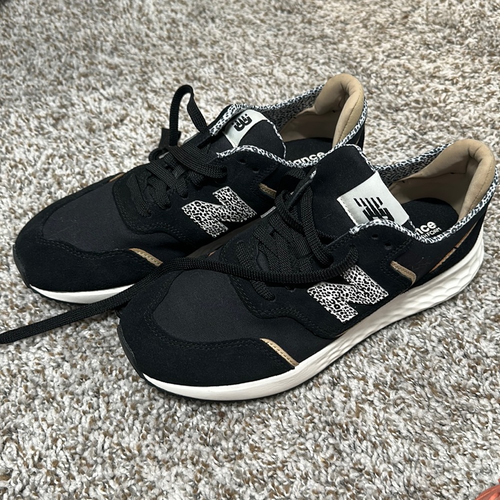 NWOT New Balance running shoe